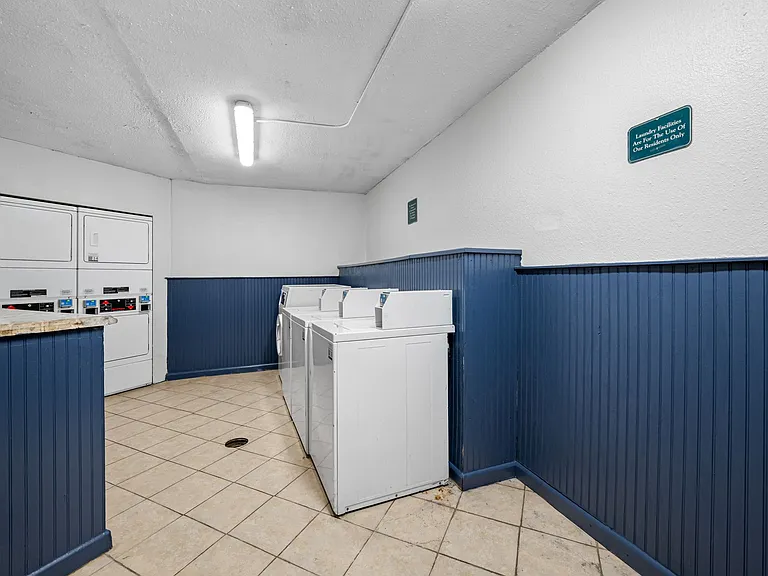 KC Flats Apartments — Photo 9