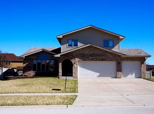 704 Wildwood Dr, Minooka, IL 60447