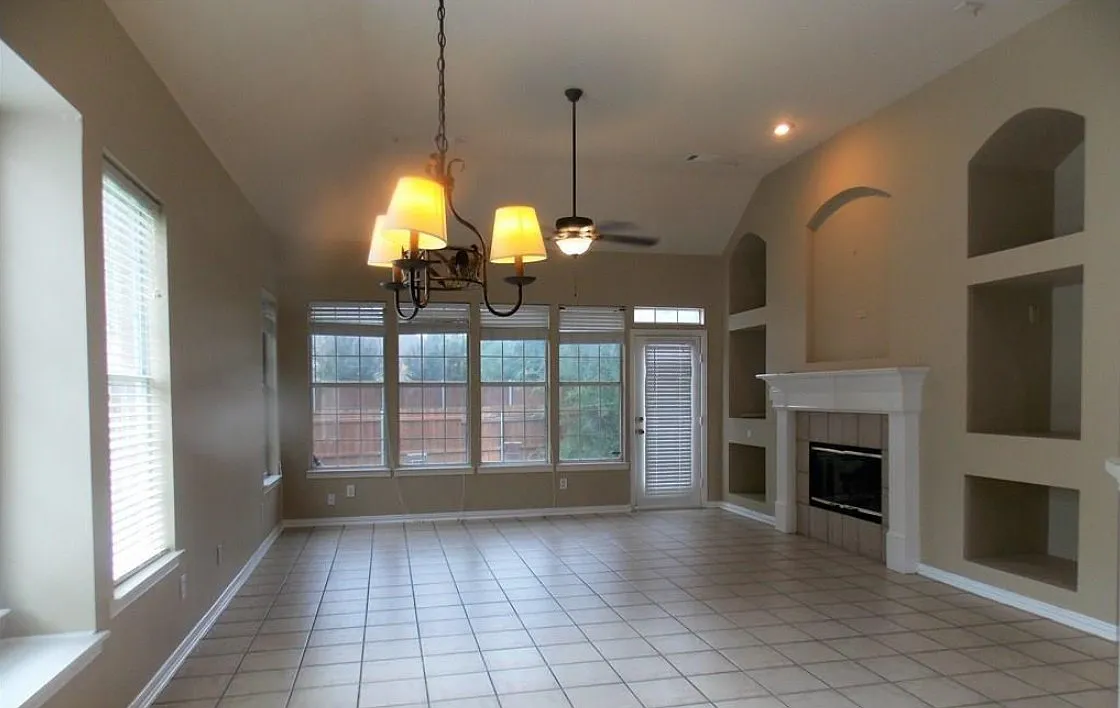 4 bed, 2318 sqft, $2,900 — Photo 4
