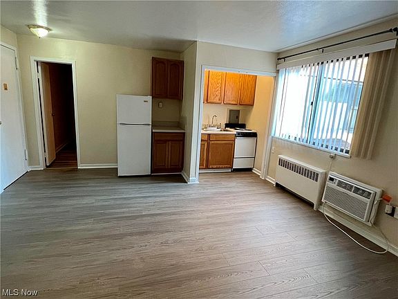 5th image of 11720 Edgewater Dr APT 113