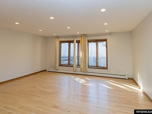 3rd image of 321 Jade St
