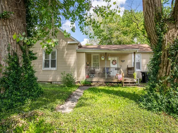 514 S 6th St, Belleville, IL 62220