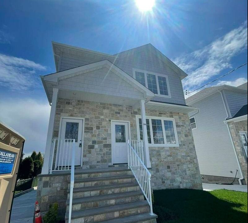 1st image of 866 Stafford Ave #1