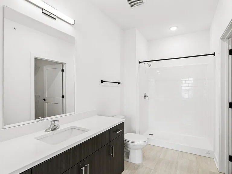 Metro 1 Apartments — Photo 4