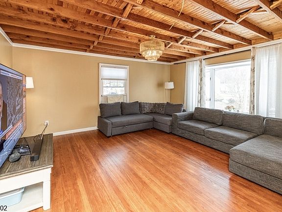 3rd image of 287 Atlantic Dr