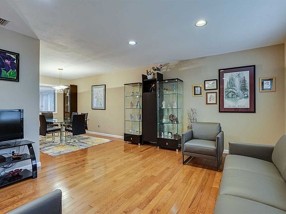 4th image of 43 Florida Ave