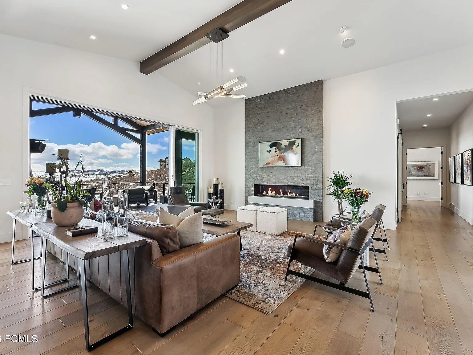 5 bed, 6.5 bath, 7128 sqft, $27,000 — Photo 1