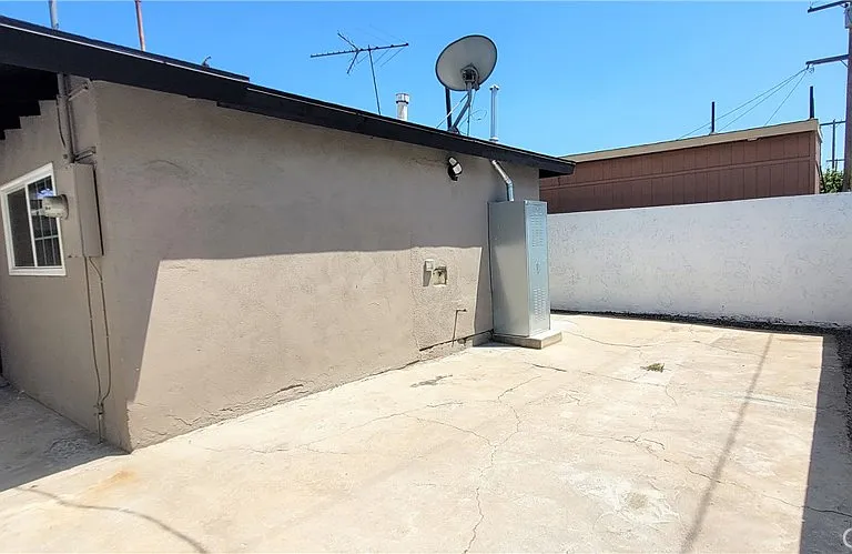 201 S Rowan Ave — Photo 12