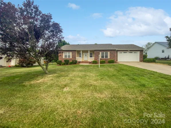 112 Windrow Ln, Statesville, NC 28625