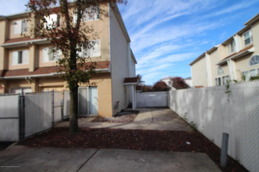 1st image of 25 Sandywood Ln