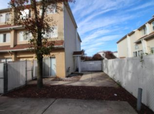 25 Sandywood Ln, Staten Island, NY 10309