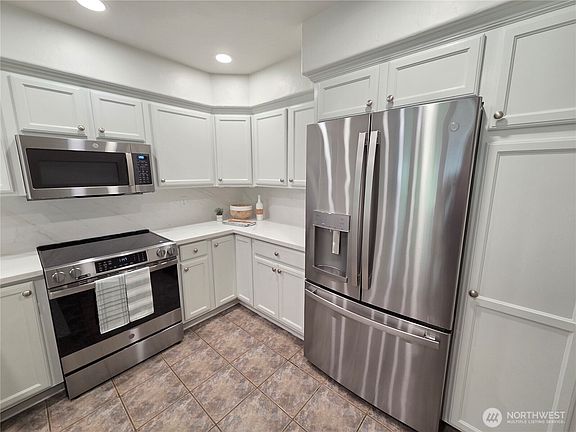 5th image of 6604 Riviera Court SE