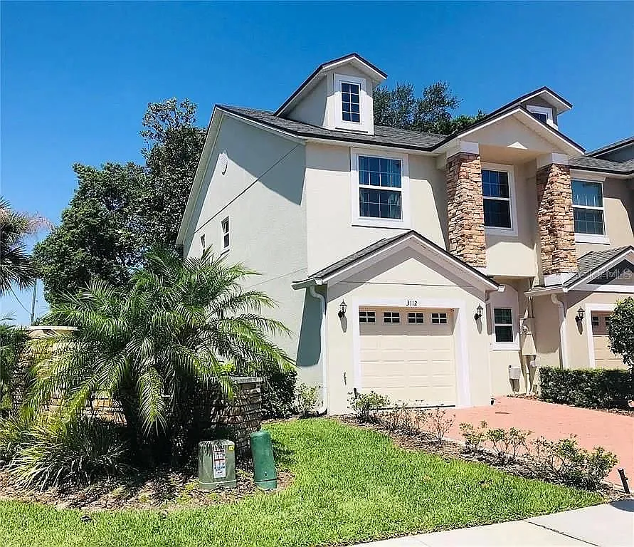 3 bed, 2.5 bath, 1285 sqft, $2,350 — Photo 1