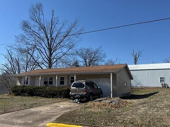 3rd image of 114 Edwards St