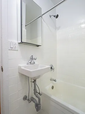 Rented by City Connections Realty | media 11