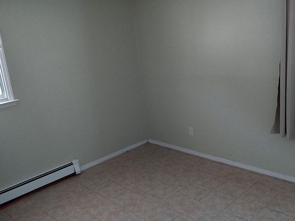 4th image of 17 Dickie Ave