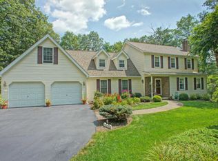 218 Geneva Dr, Stroudsburg, PA 18360