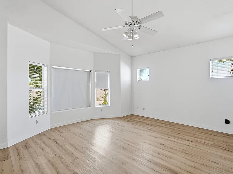 10860 N 118th Way — Photo 18