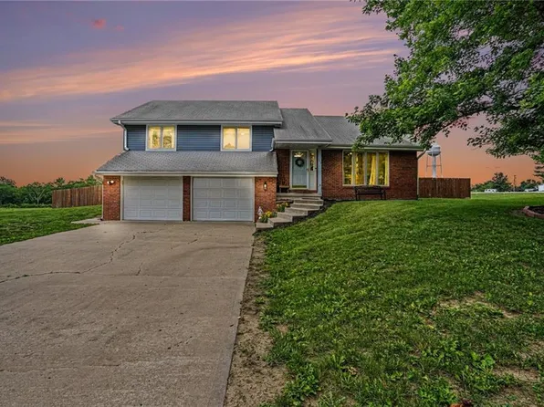705 Benjamin Ave, Gower, MO 64454