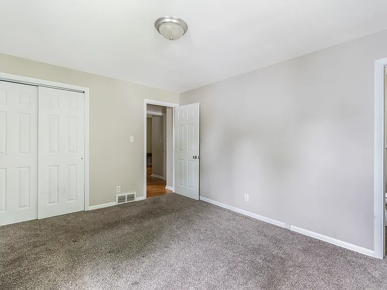 7116 Claybourne Ave — Photo 6