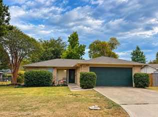 220 Etta Ave, Waxahachie, TX 75165