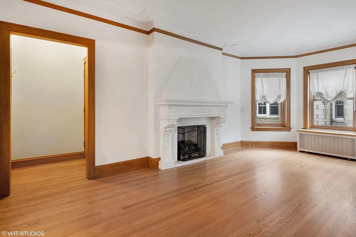 Building Photo - 540 W Brompton Ave #2S