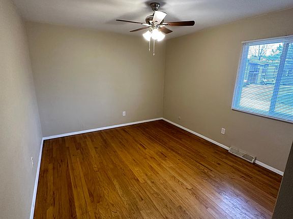 5th image of 36 Chateau Dr APT E