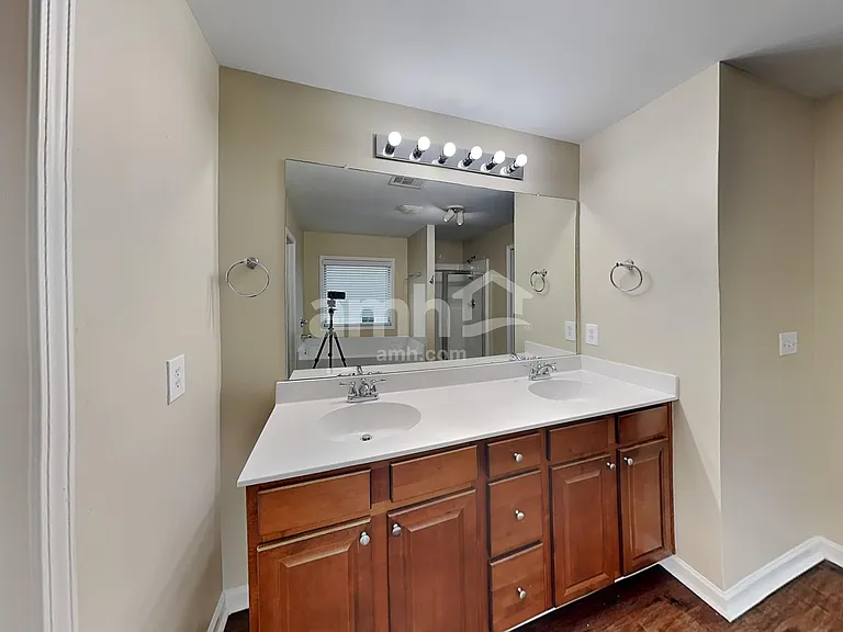 850 Stonehaven Rd SW — Photo 13