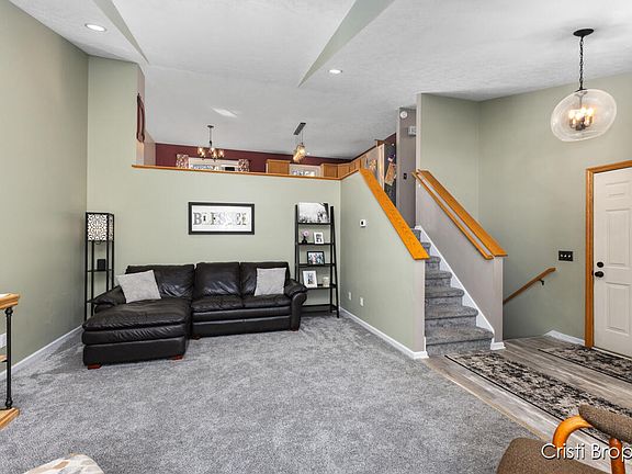 4th image of 9154 Glengarry Ct SE