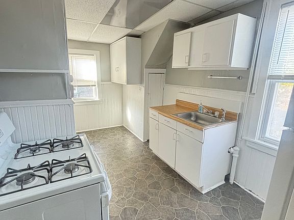 5th image of 584 Potomac Ave APT 6