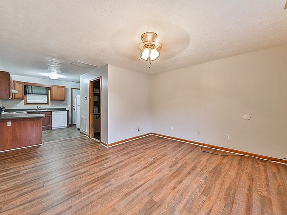 4th image of 556C Baker Rd #0