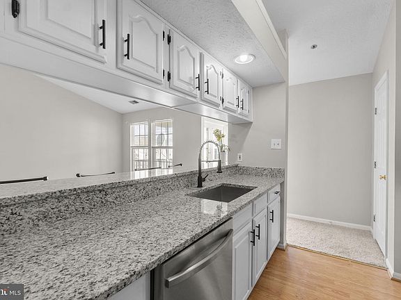 5th image of 617 Himes Ave #Vi110