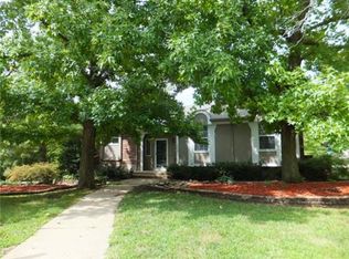 4608 NW Valley View Ct, Blue Springs, MO 64015