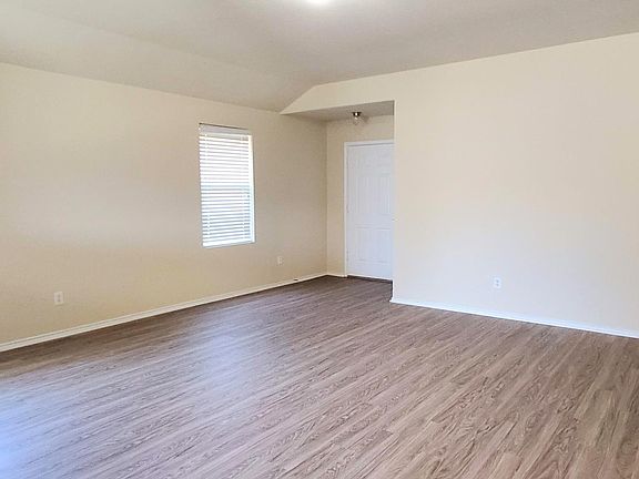 3rd image of 903 Silver Sage Dr