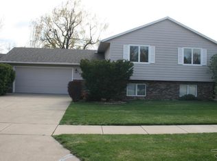 821 N Savannah Dr, Sioux Falls, SD 57103