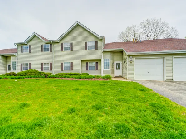 86 Gant Cir Unit G, Streamwood, IL 60107