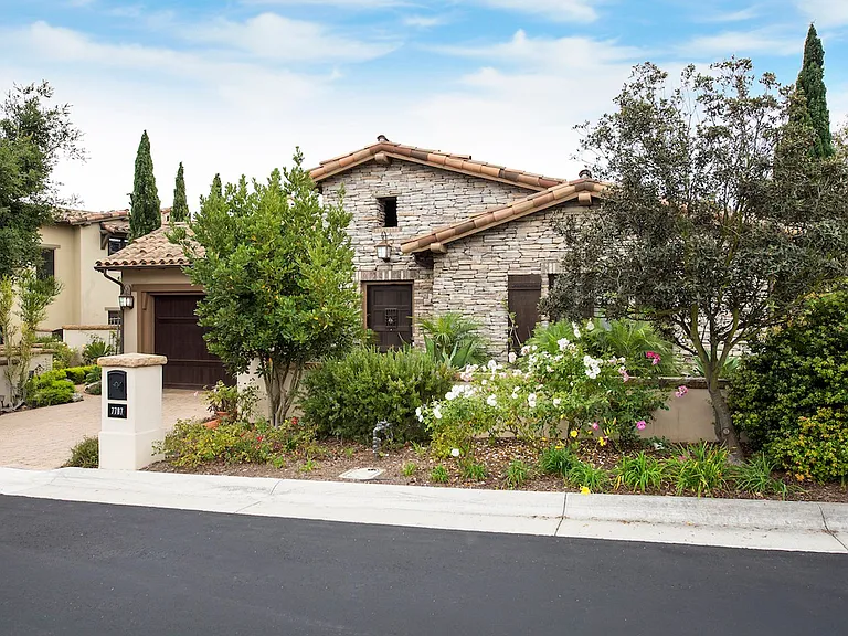 7767 Kestrel Ln — Photo 1