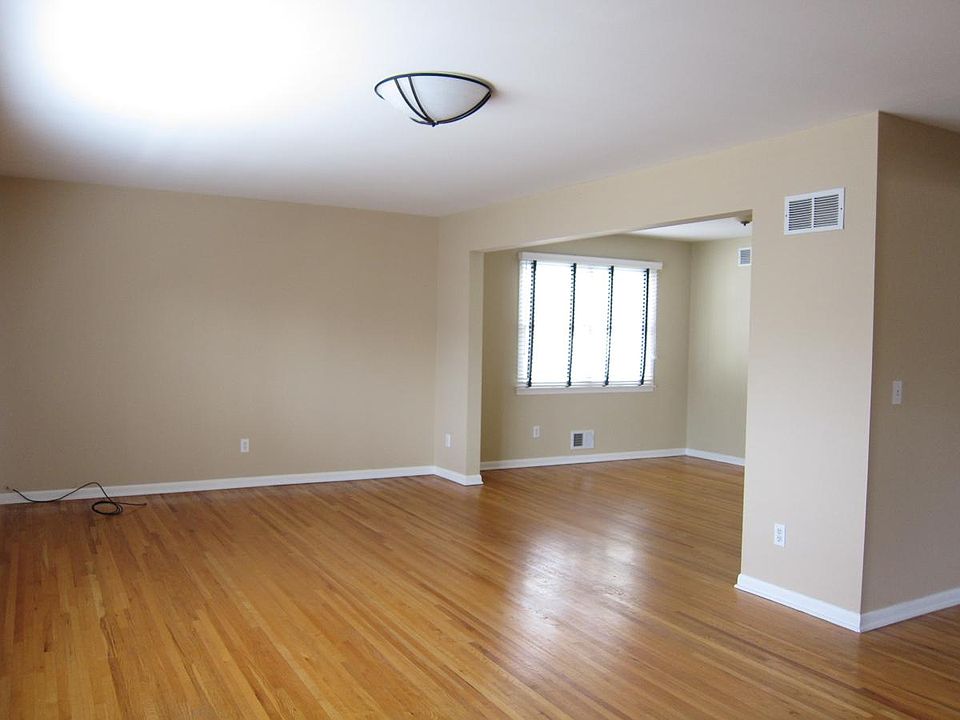 Living Room, view into Dinning room