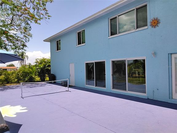 4th image of 90 OAKLAND HILLS COURT