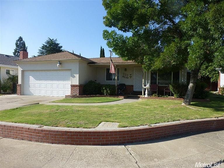 1st image of 923 Aldwina Ln