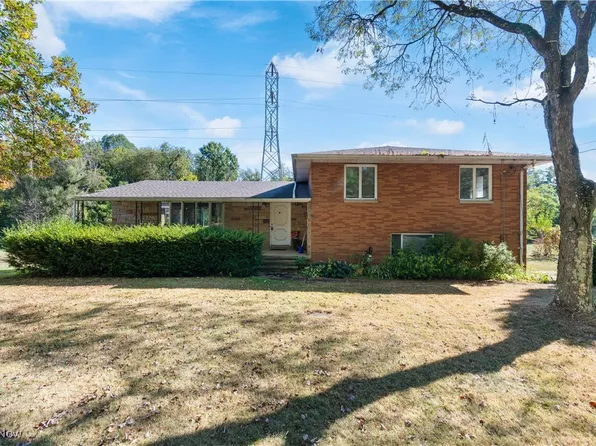 2395 Hull Dr, Akron, OH 44321