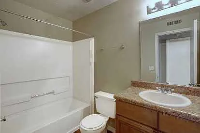River Retreat Apartments — Photo 22