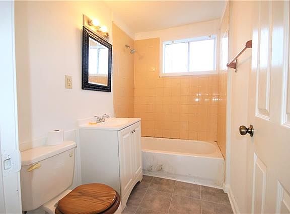 5th image of 6221 Wadsworth Dr