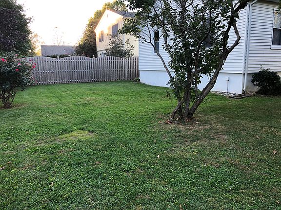 5th image of 108 White St