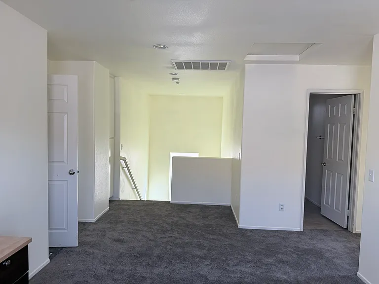 Office room (can convert to the fourth bedroom)