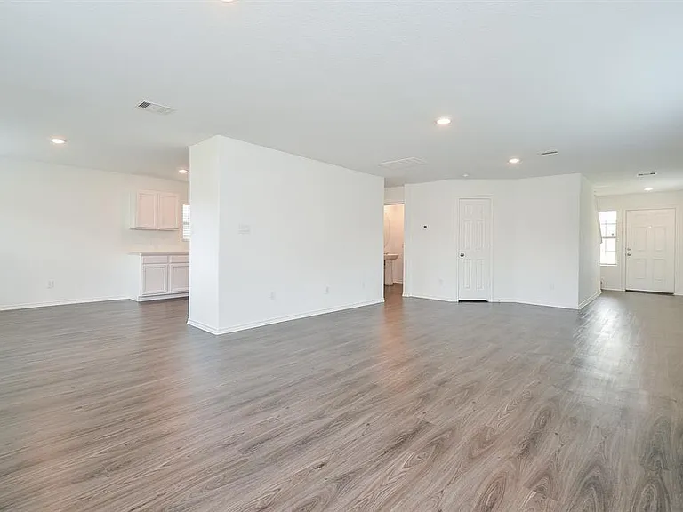 5434 Logan Dale Dr — Photo 6