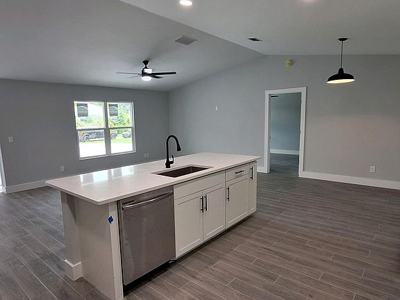 4th image of 2723 SE Fall Street