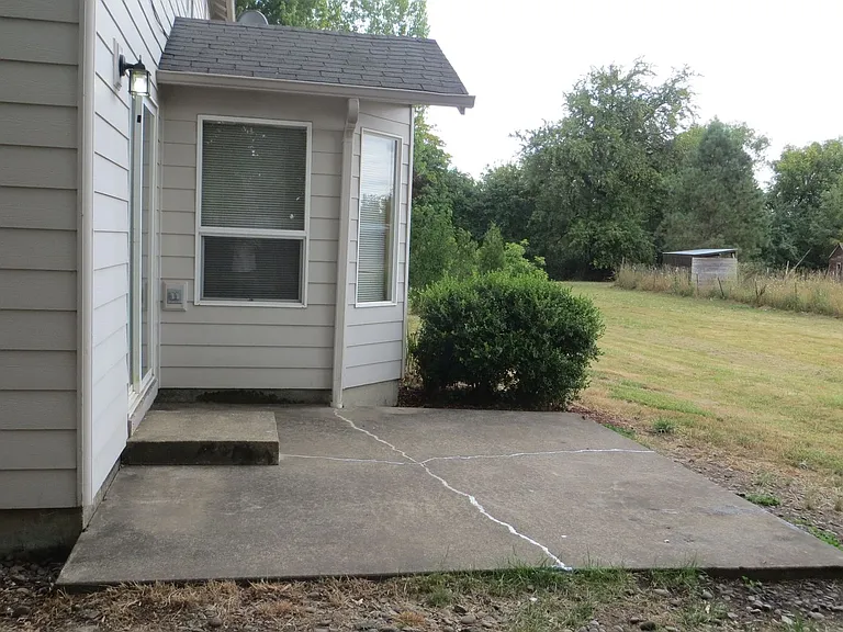 996 NE Angelee Pl — Photo 6