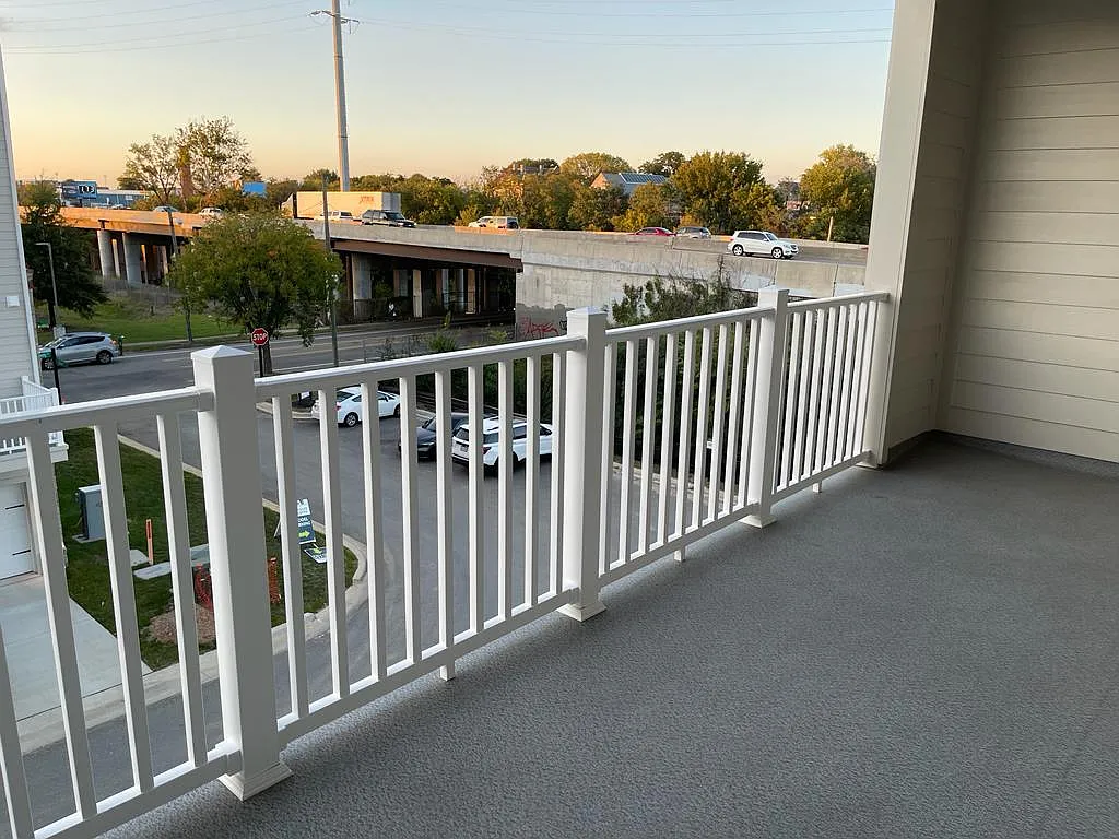 3 bed, 2.5 bath, 2406 sqft, $850 — Photo 3
