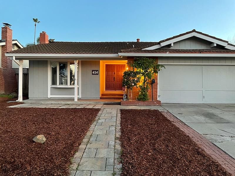 1st image of 414 Los Pinos Way
